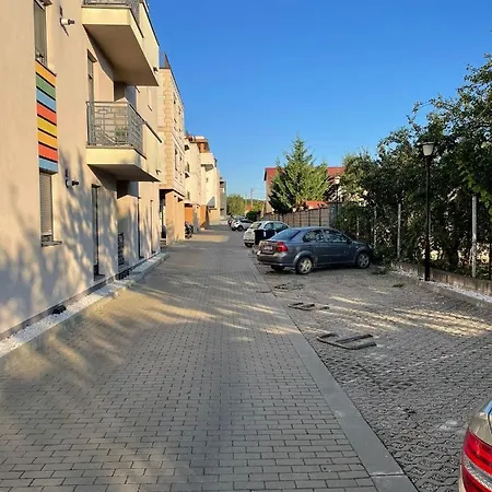 Cozy With Private Parking Temešvár