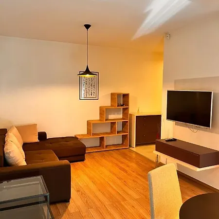 דירה Cozy With Private Parking *