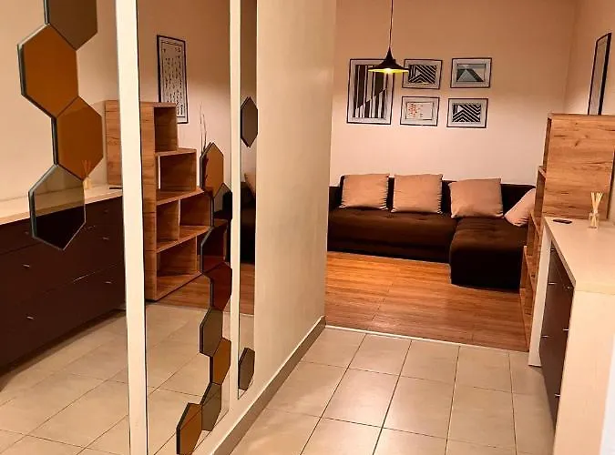 Apartment Cozy With Private Parking *