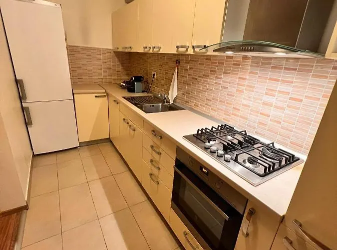 Apartment Cozy With Private Parking *